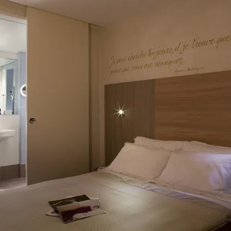 De Sevigne מלון 3*