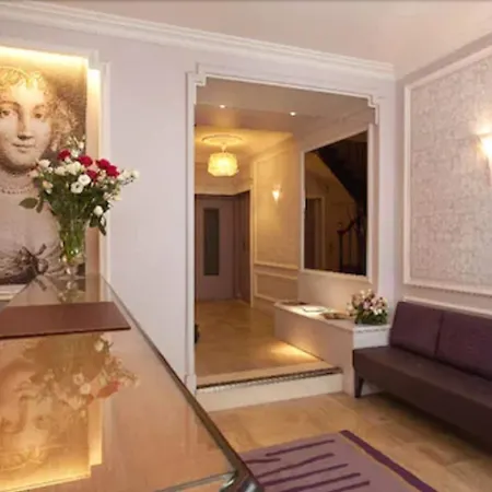 מלון De Sevigne 3*