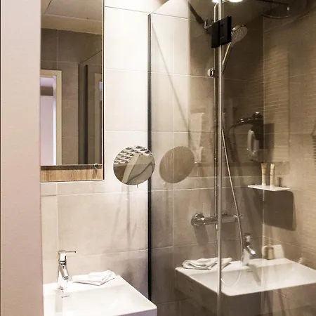 מלון De Sevigne 3*