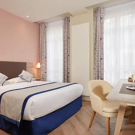 Hotell De Sevigne 3*
